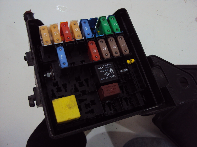 фото №4, Коробка предохранителей renault laguna iii