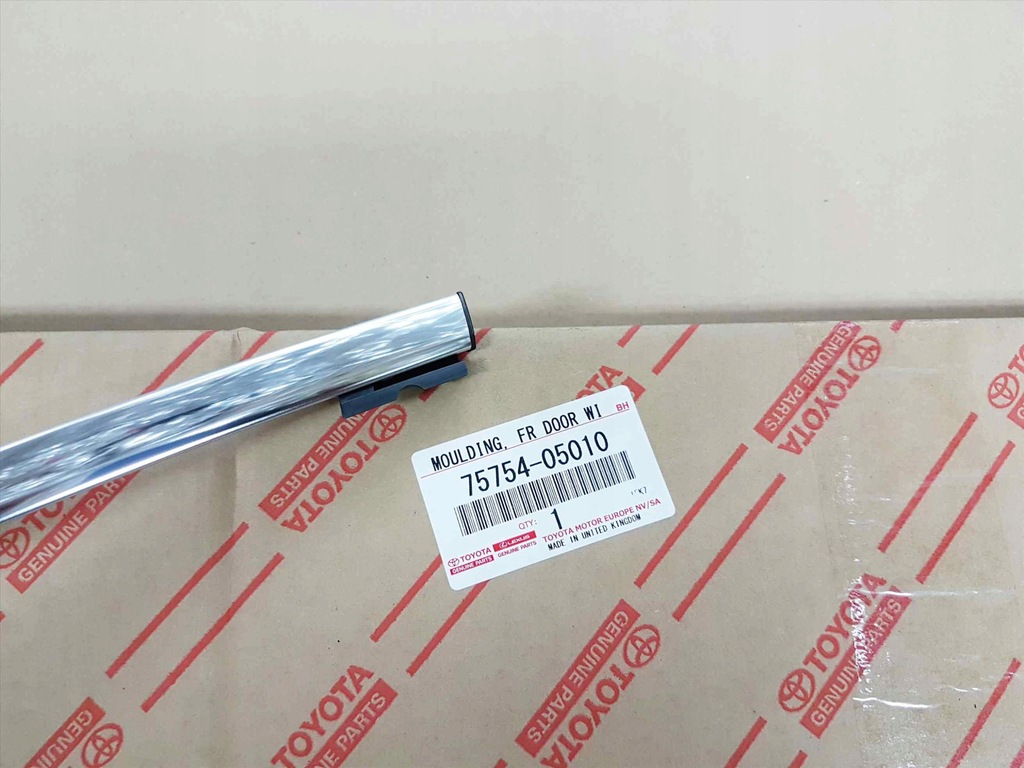 фото №2, Avensis t27 08-18 молдинг хром рамка дверь перед