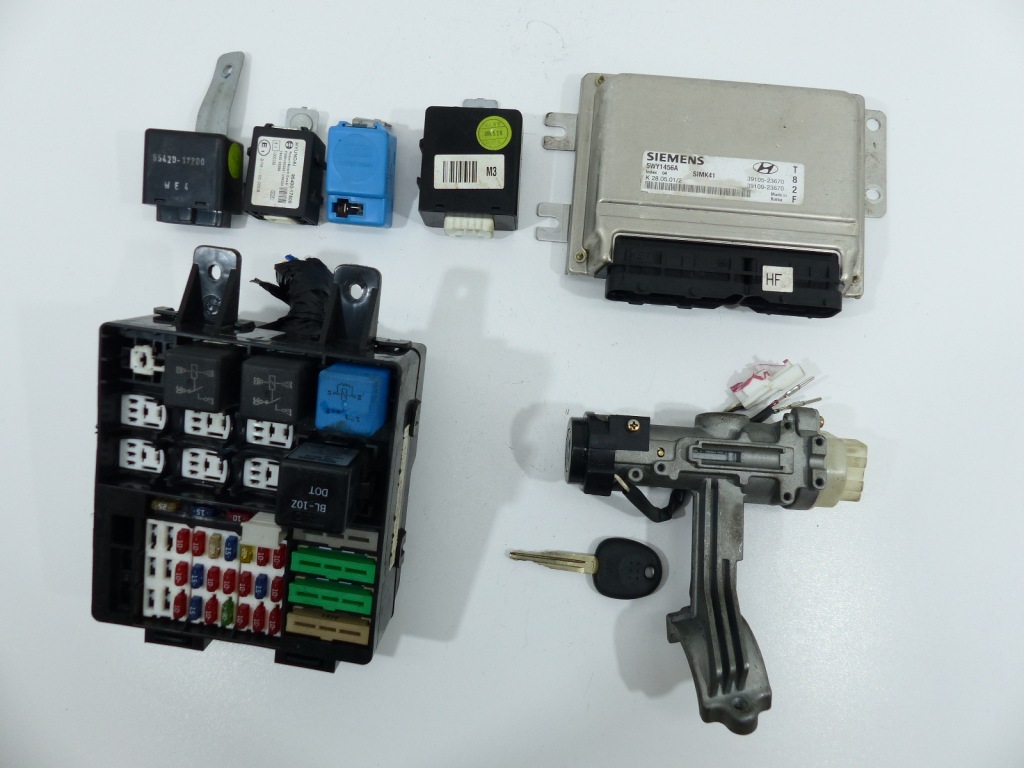 фото №1, Matrix 01-05 1.8 16v бортовой компьютер 39105-23670 набор