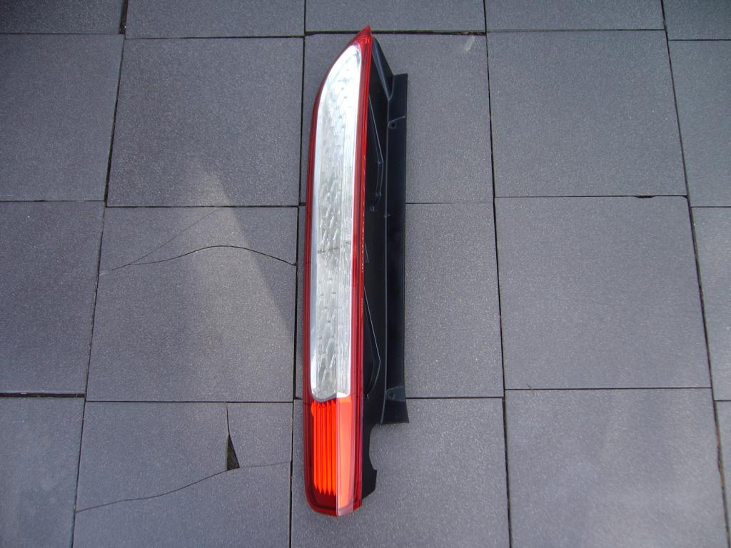 фото №1, Ford focus 2 правая лампа задняя задняя hb 5d lift 08-