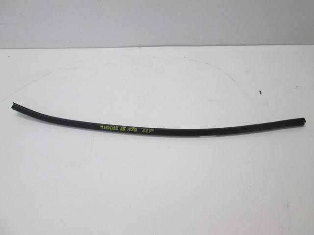 фото №1, Молдинг уплотнитель левый перед renault master iii