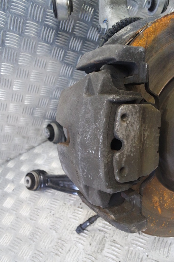 фото №4, Bmw f15 x5 4.0 поворотний кулак перед правий важіль супорт