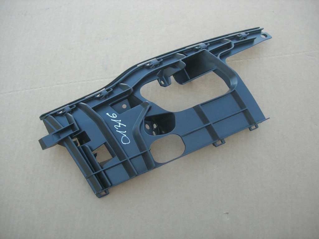 фото №1, Напрямна кронштейн фара r audi a7 4g8807096 новий