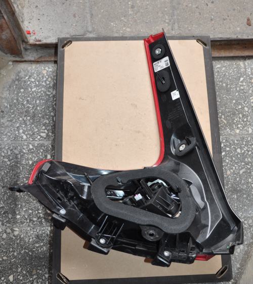 фото №2, Volvo v40 xc40 12- led правая задняя лампа оригинал