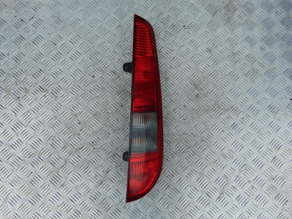 фото №1, Ford focus mk2 kombi лампа задня права 04-08