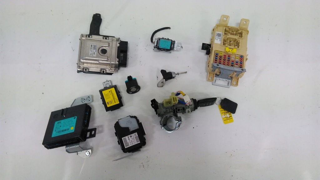 фото №1, Kia rio v 1.2 бортовий комп'ютер набір стартовий модуль 17-19