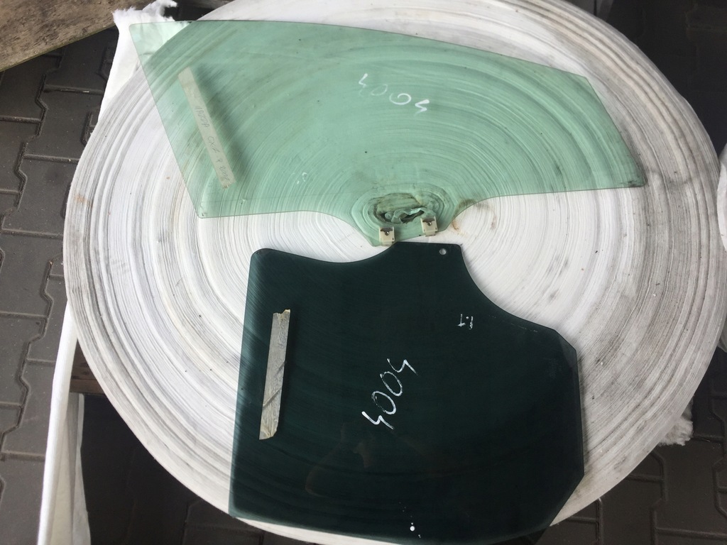 фото №1, Mazda cx-7 2006-2012 стекло дверь правый перед