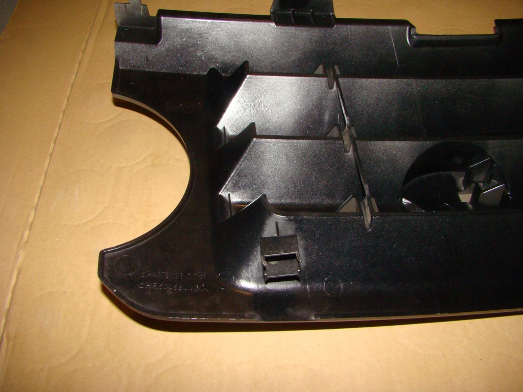 фото №9, Land rover discovery 3 04-09r. решётка радиатора решётка радиатора g007