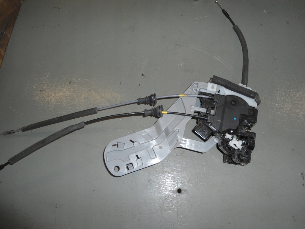 фото №1, Замок правый задняя 4 pin hyundai elantra 13r