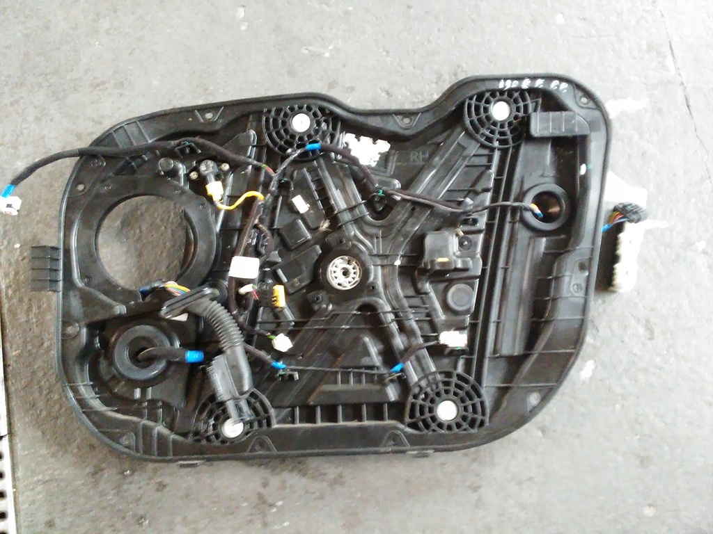 фото №1, Hyundai i30 iii 2017- fastback подъемник правый p