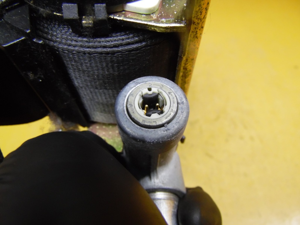 Ремень безопасности правый  перед a6 c5 4b0857706d в Украине