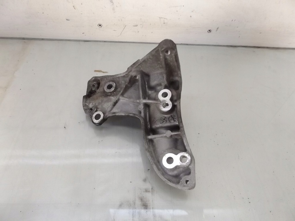 фото №2, Mazda 2 ii 1,4d кронштейн генератора