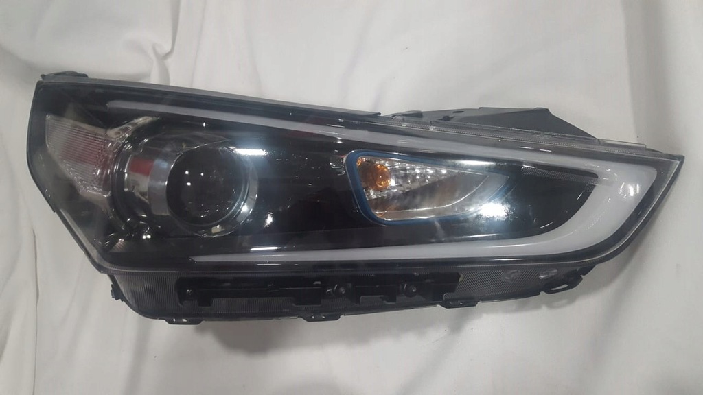 фото №1, Hyundai ioniq ксенон правая