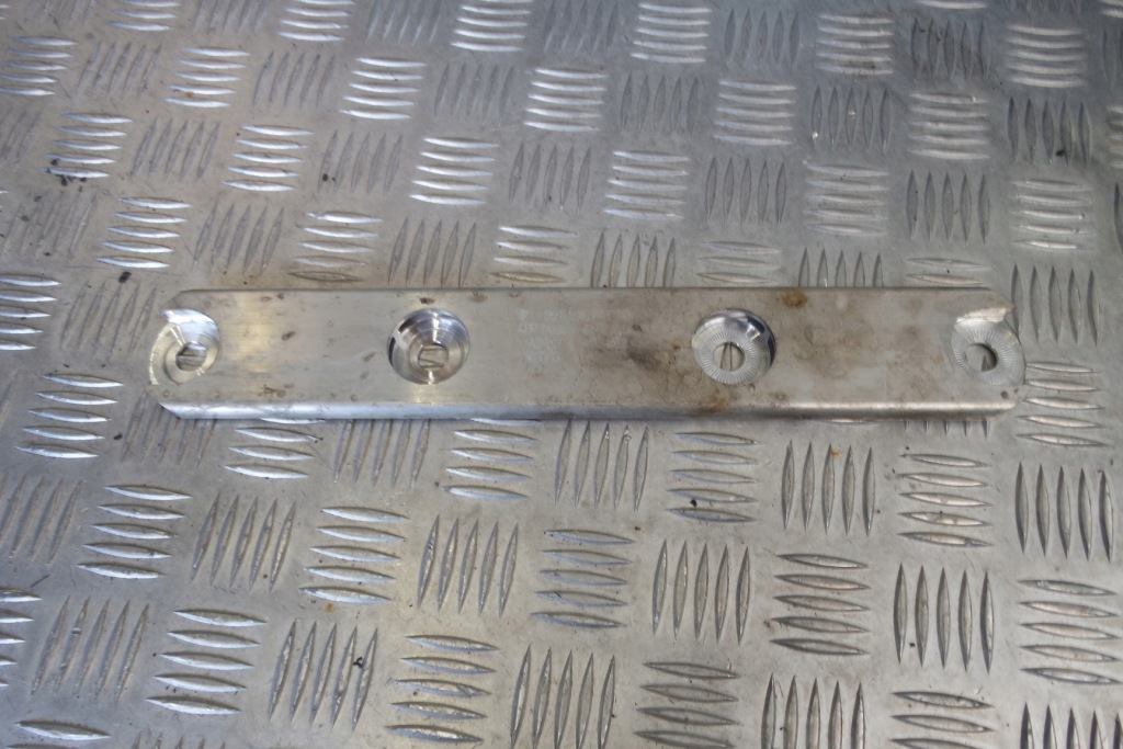 Купити Кронштейн porsche 991 lift cabrio 99150474100