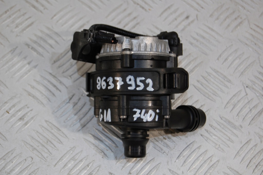 фото №1, Насос wody bmw 7 g11 8637952