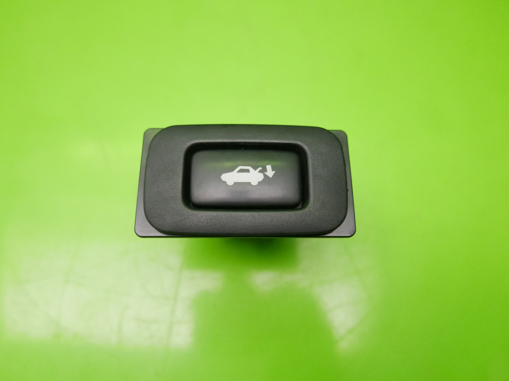 фото №2, Кнопка закрытия крышки задняя lexus ls460l 12-17