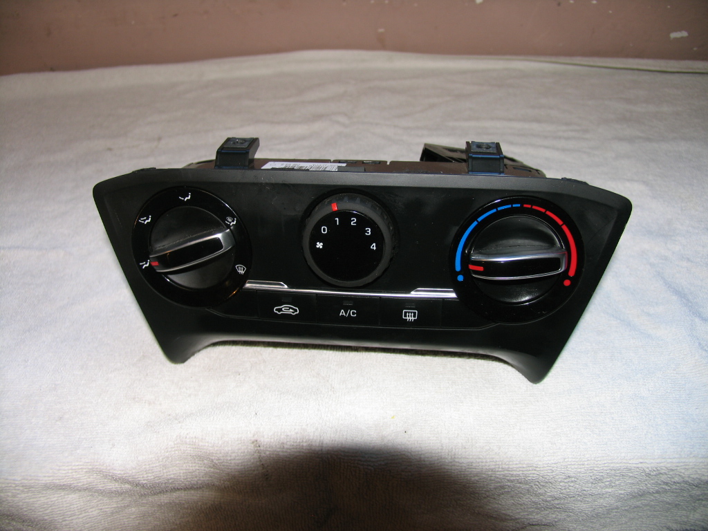 фото №1, Hyundai i20 ii 2016 панель обдув кондиционера