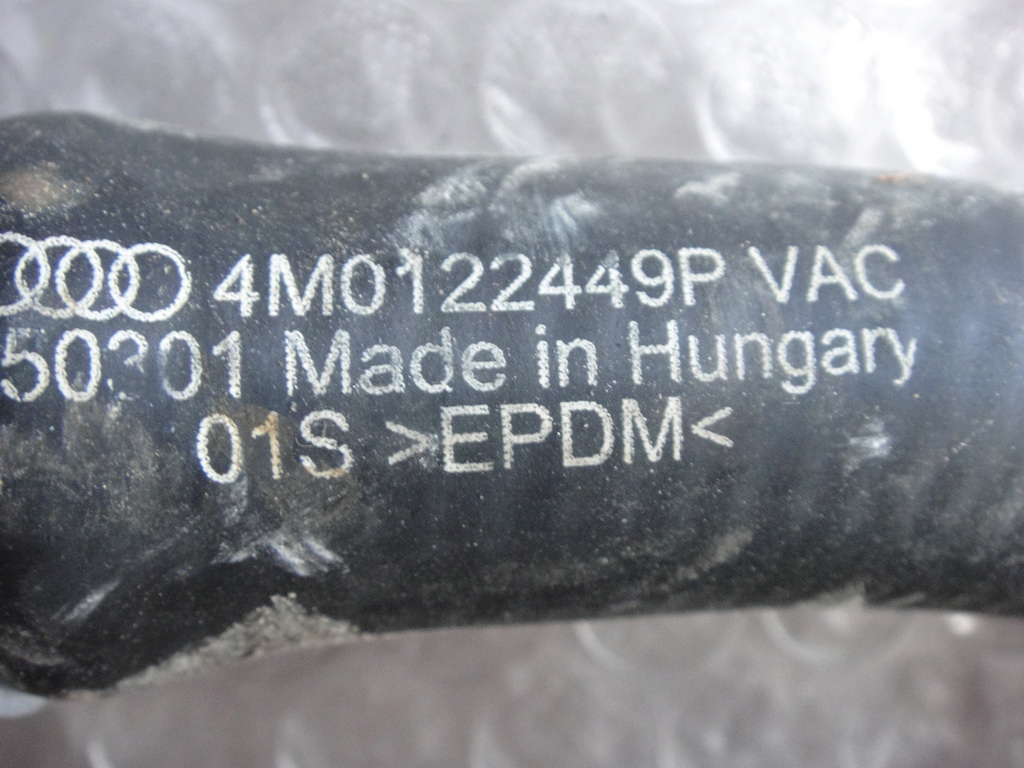 Audi q7 e-tron труба пабтрубок  шланг воды 4m0122449p Цена