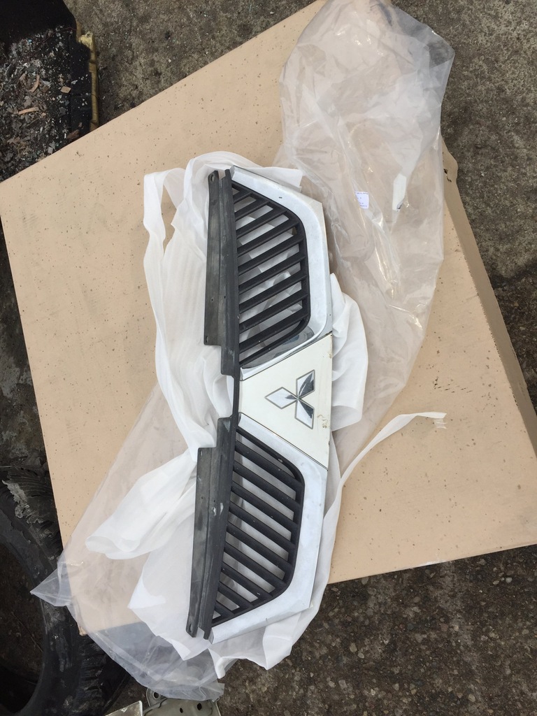 фото №1, Mitsubishi outlander 2 решётка радиатора решётка радиатора