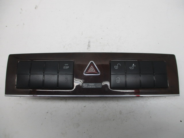 фото №1, Mercedes w203 панель обдув 2038700110