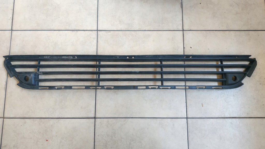 фото №2, Volvo v40 v-40 решётка средняя w бампер r-design