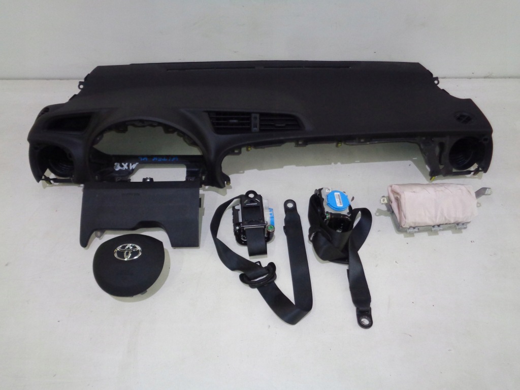 фото №1, Toyota yaris iii приборная панель подушки безопасности ремни комплект